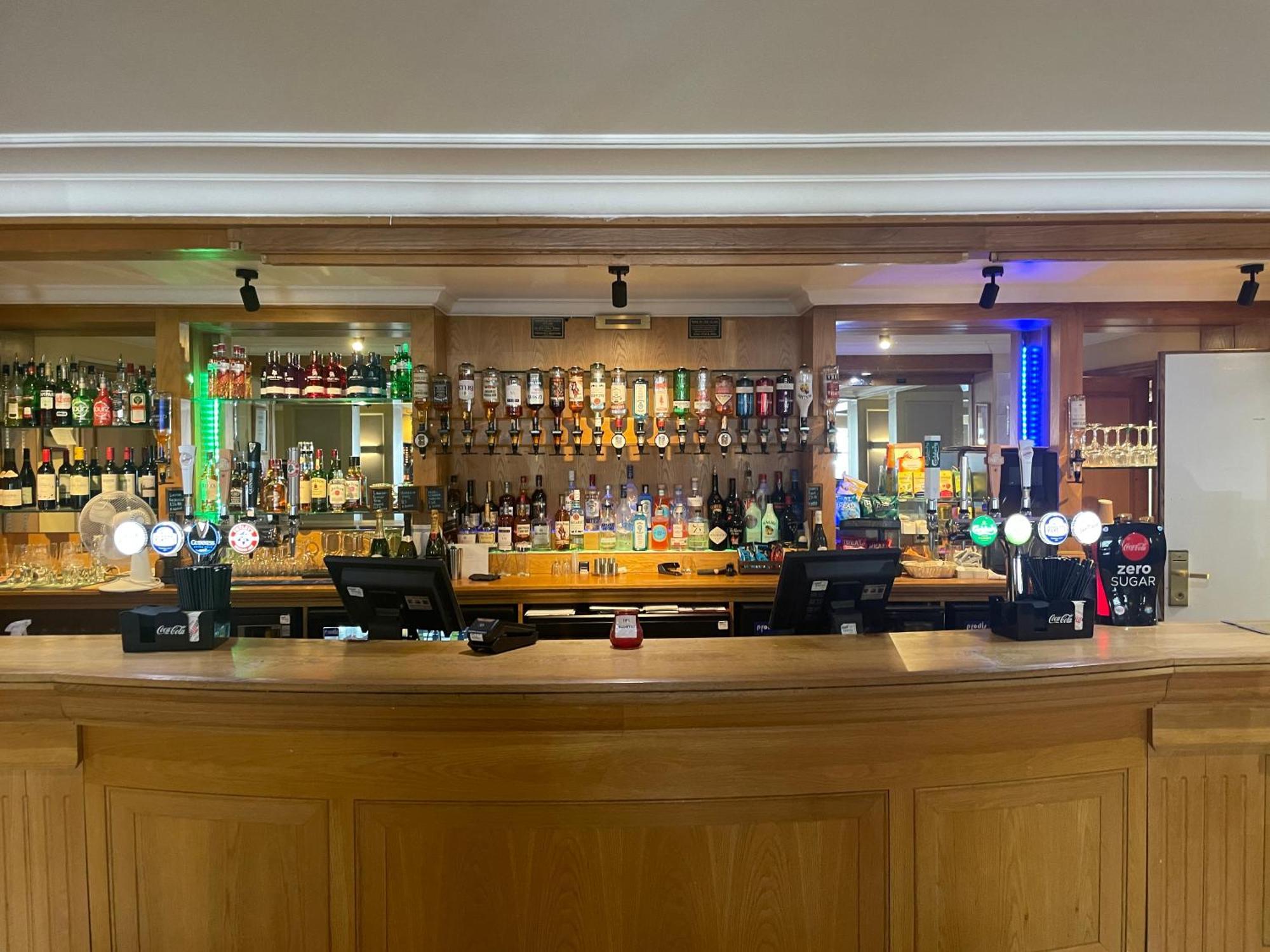 Airport & Manchester Hotel 3*