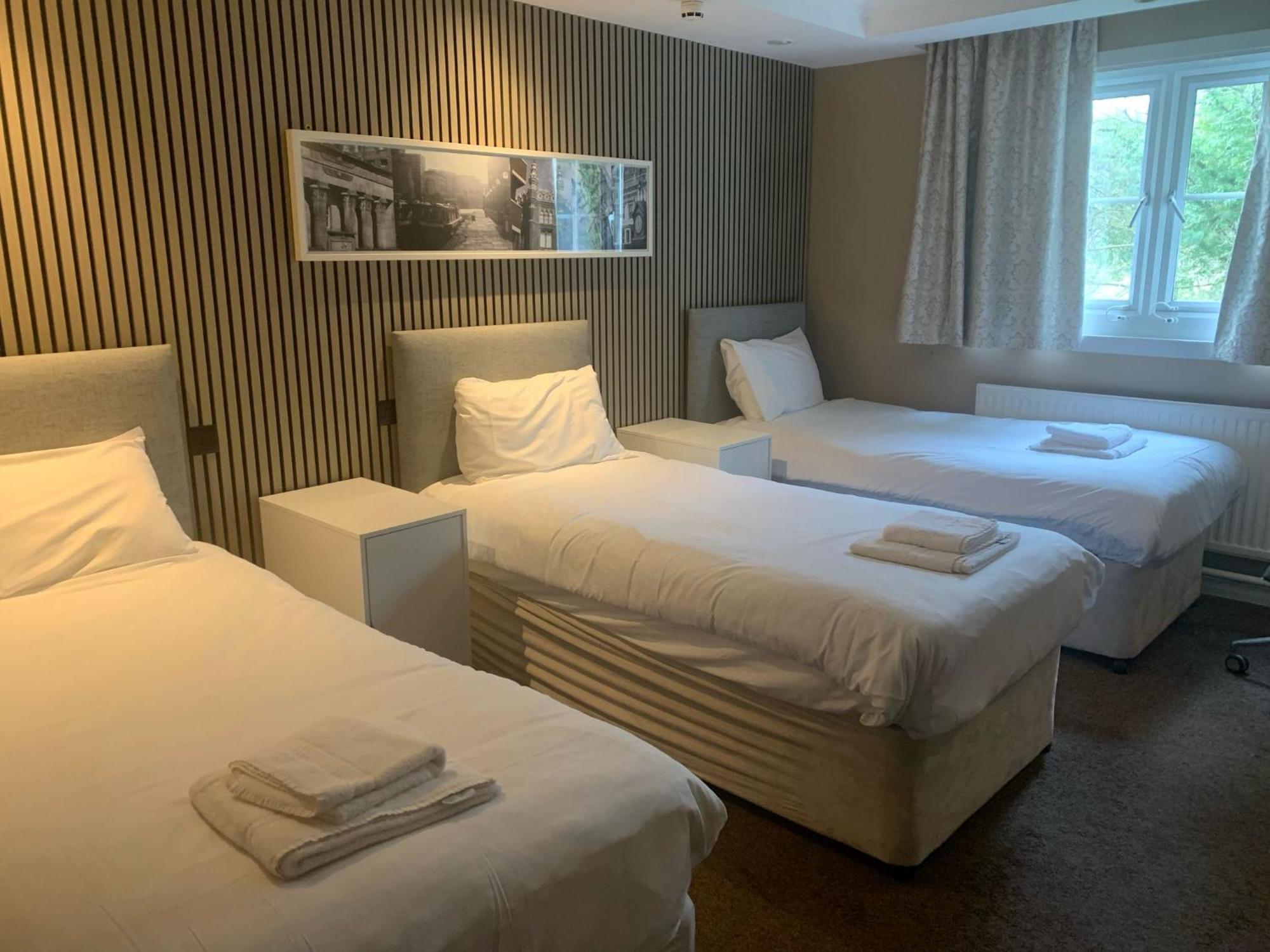 Airport & Manchester Hotel 3*