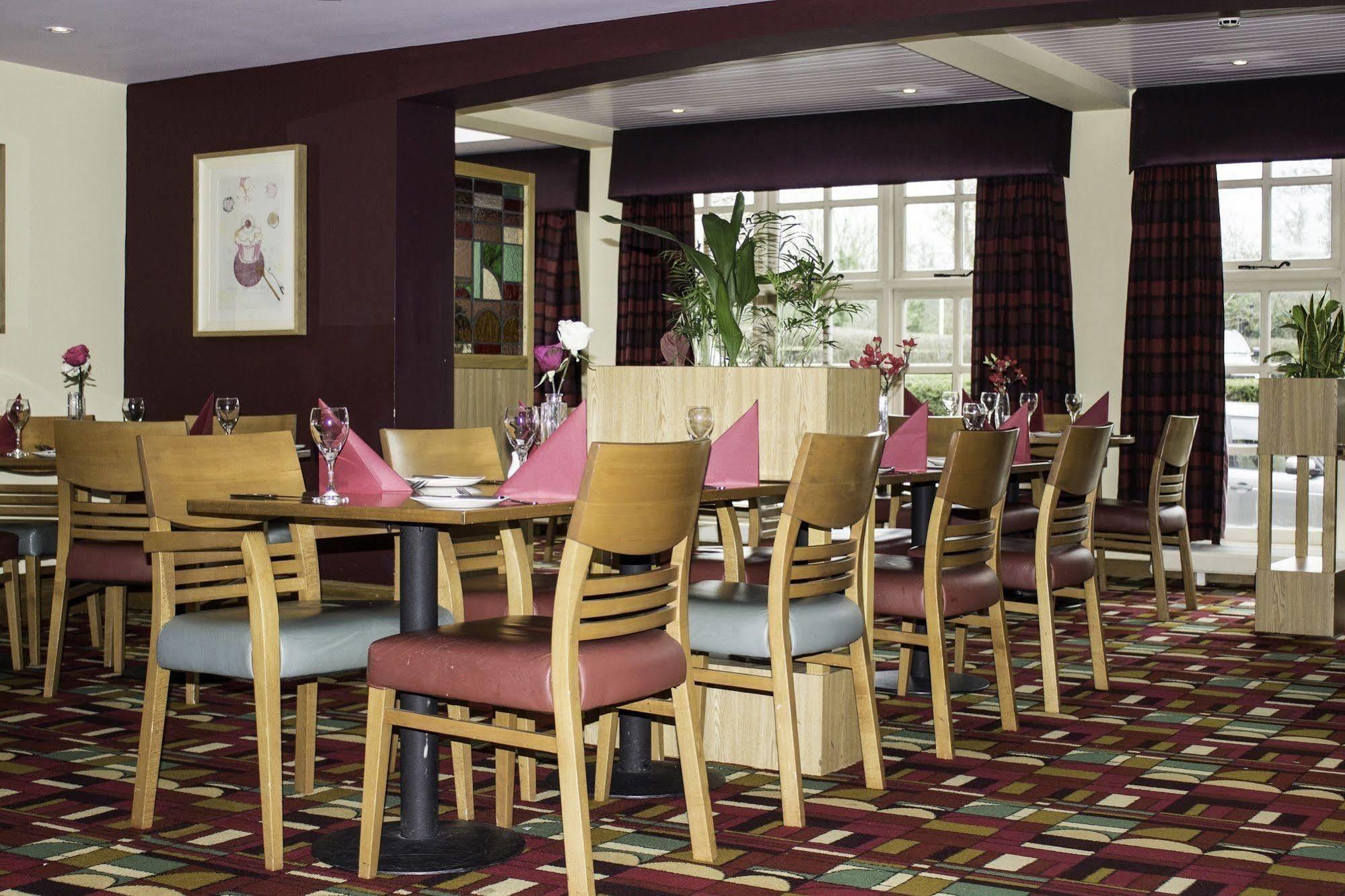 Airport & Manchester Hotel 3*