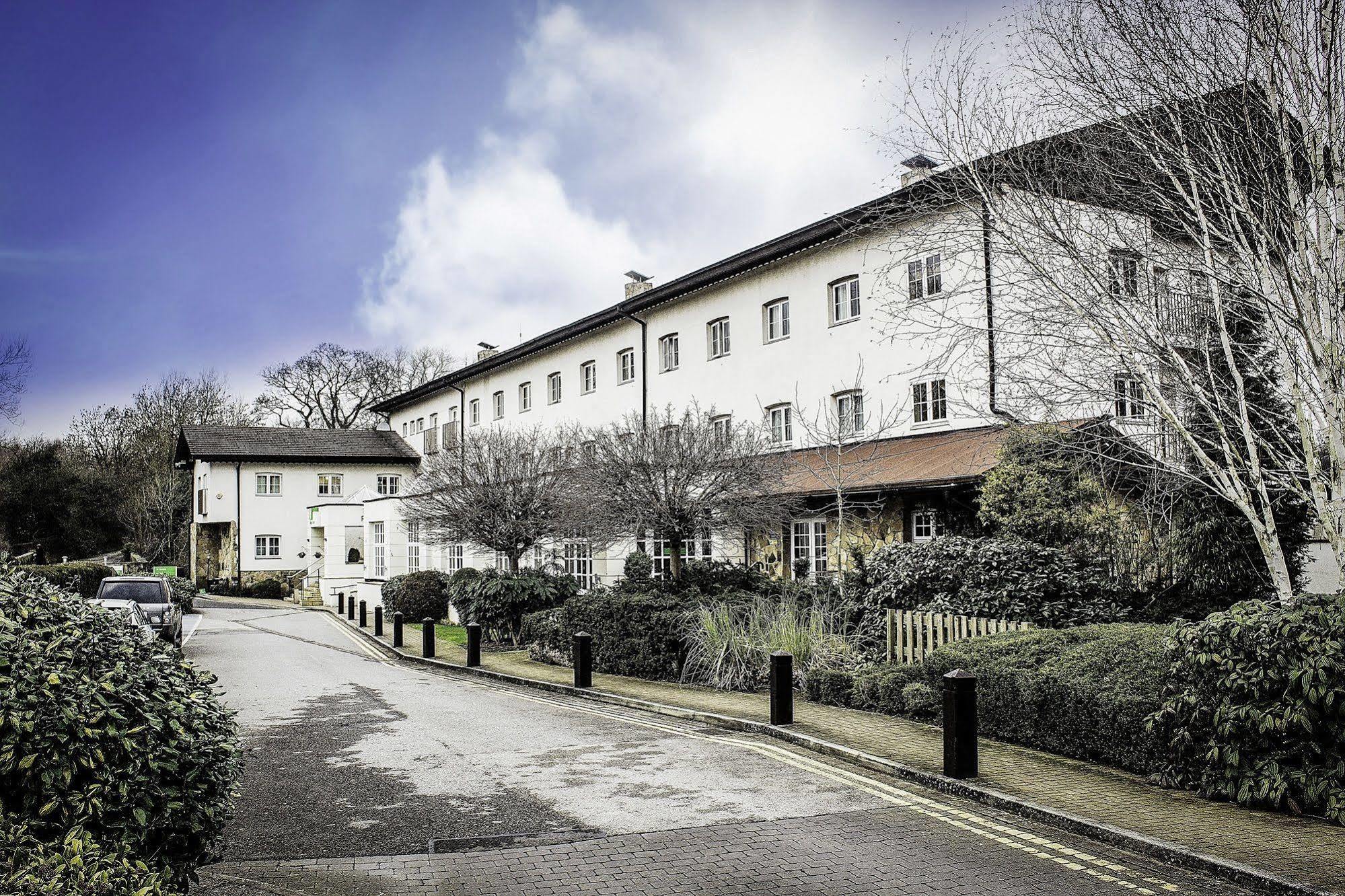 Airport & Manchester Hotel 3*