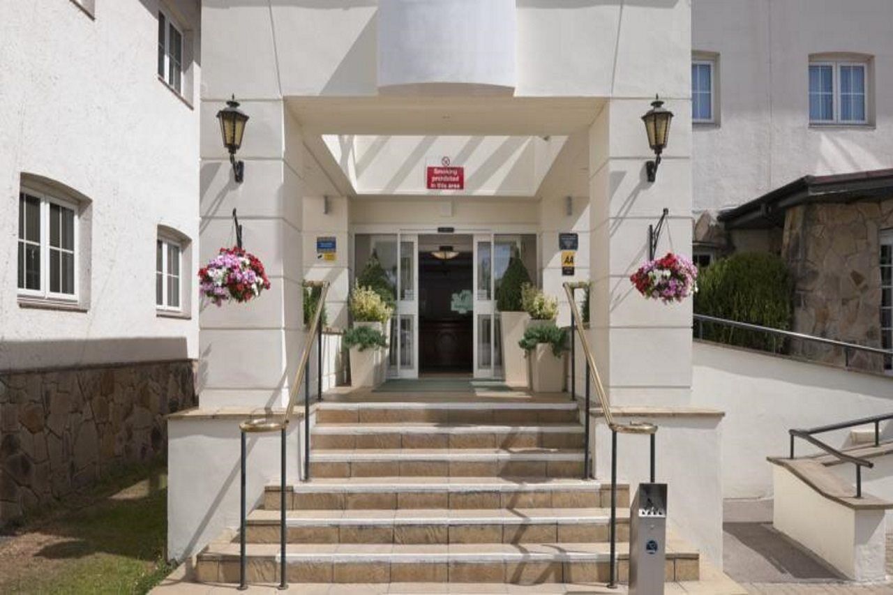 Airport & Manchester Hotel 3*